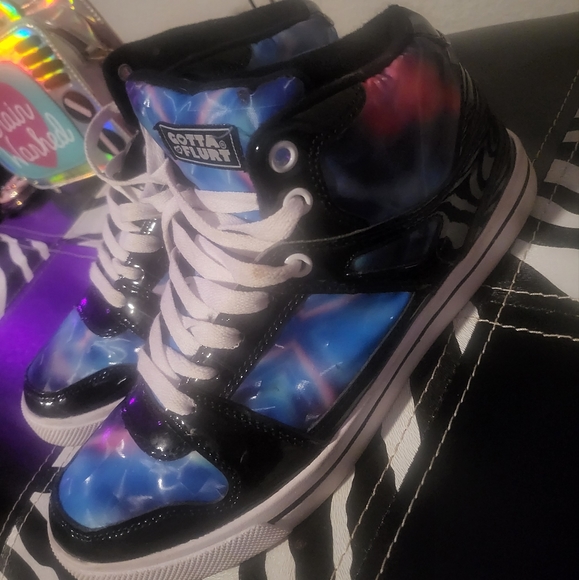 💕So Bright Gotta Flurt Sneaks! - Picture 2 of 4